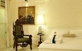 The Hen Hua Hin