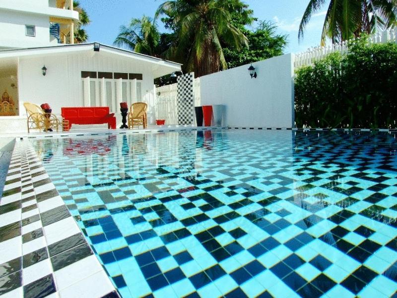 The Hen Hua Hin Hotel Exterior photo
